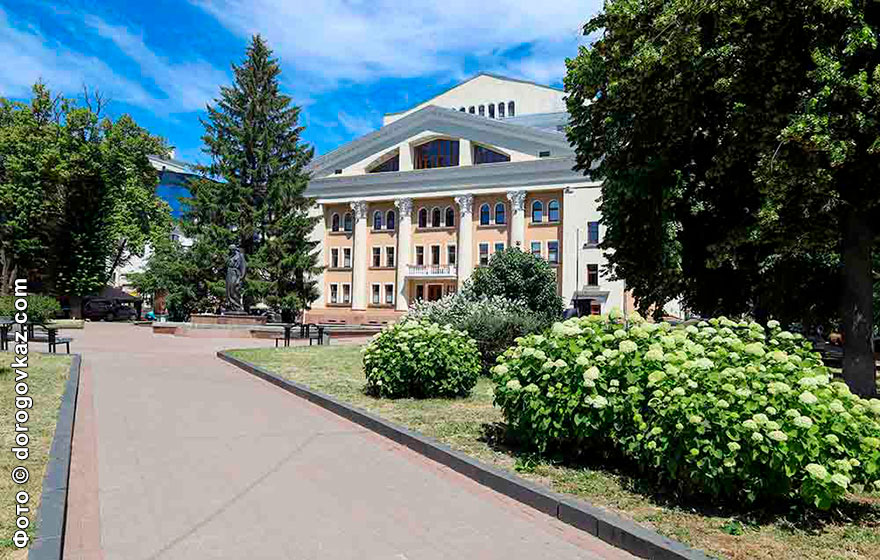 Полтавский музыкально-драматический театр имени Николая Гоголя фото